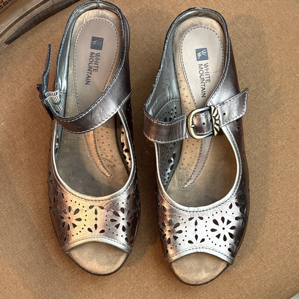 White Mountain Metallic Bronze Cutout Peep-Toe Sandals with Buckle Strap